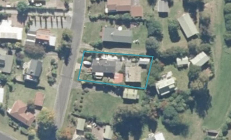 2/5 Angela Place, Kinloch, Taupō - Carousel 1