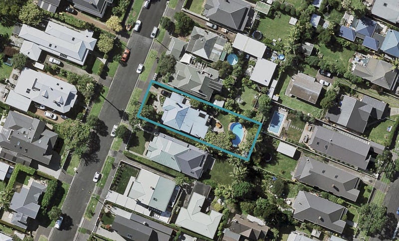 8 Summer Street, Stanley Point, Auckland - Carousel 1
