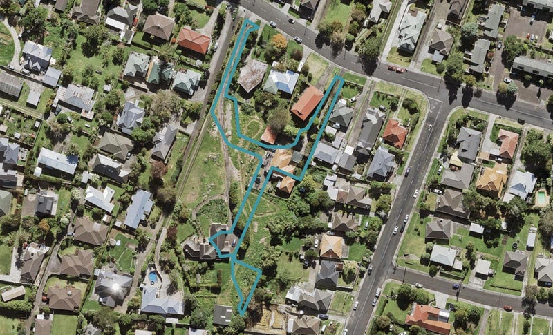 2 Harakoa Lane, Mount Roskill, Auckland - Carousel 1