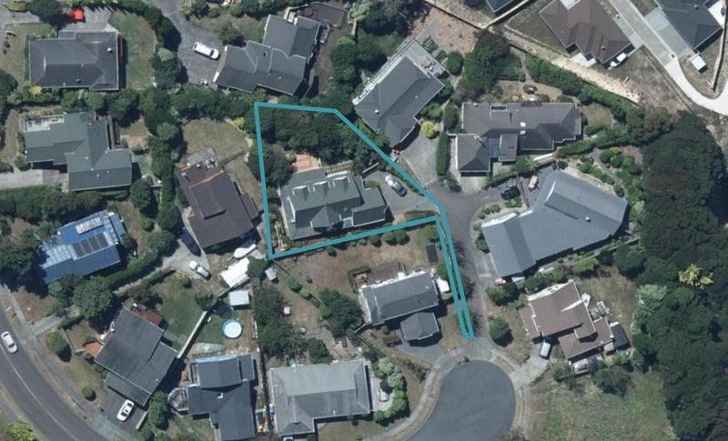 49 Shackle Lane, Whitby, Porirua - Carousel 1