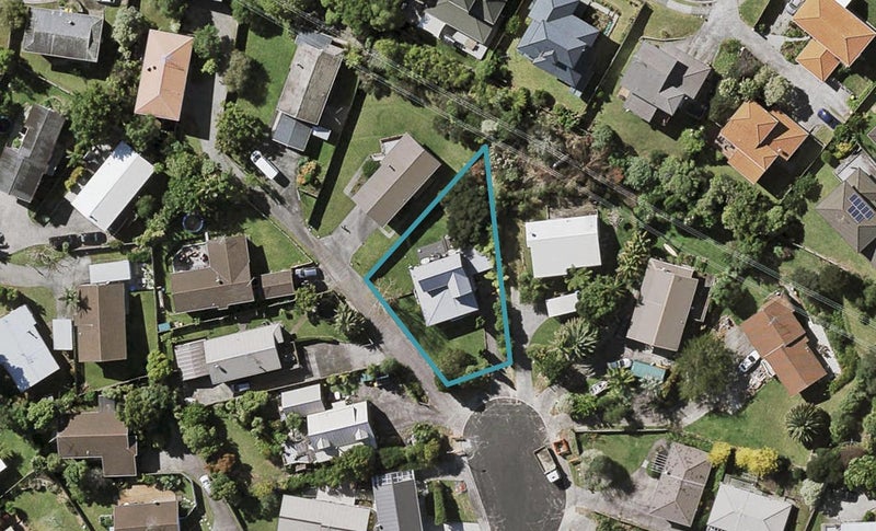 19 Atlantis Place, Totara Vale, Auckland - Carousel 1