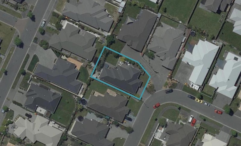 11 Cunneen Place, Aidanfield, Christchurch - Carousel 1