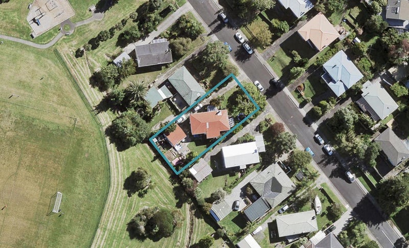 11 Ragley Street, Titirangi, Auckland - Carousel 1