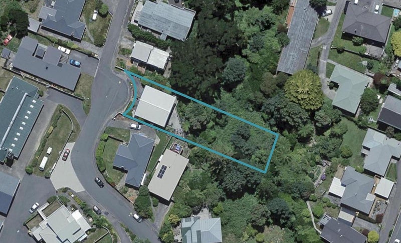 10 Glen Alton Avenue, Paparangi, Wellington - Carousel 1