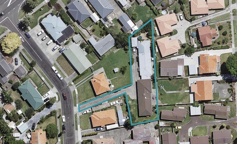 2/4A RUSSELL RD, Marewa, Napier - Carousel 1