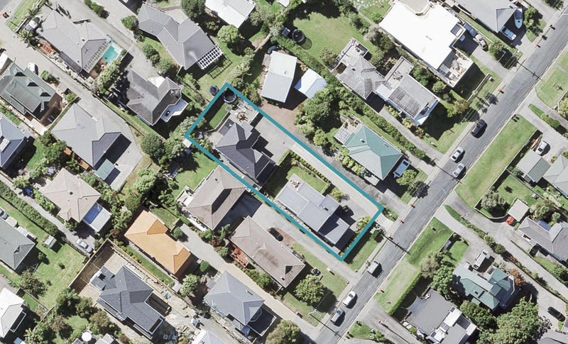 2/19 Kiteroa Terrace, Rothesay Bay, Auckland - Carousel 1