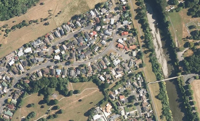 46 Larchmont Grove, Totara Park, Upper Hutt - Carousel 1