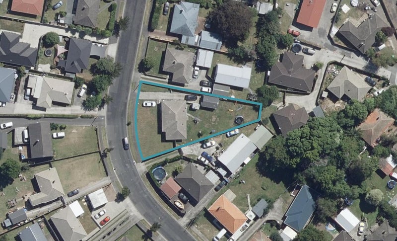10 Willis Street, Bader, Hamilton - Carousel 1