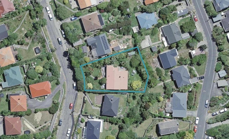15 St Albans Avenue, Karori, Wellington - Carousel 1