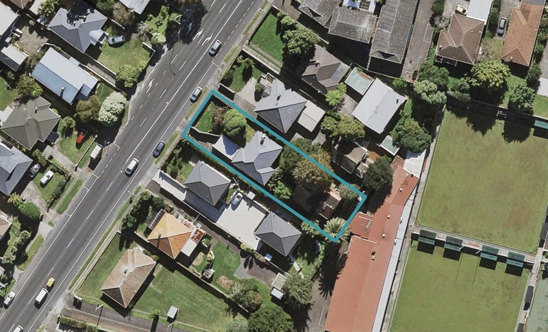 2/8 Hillsborough Road, Hillsborough, Auckland - Carousel 1