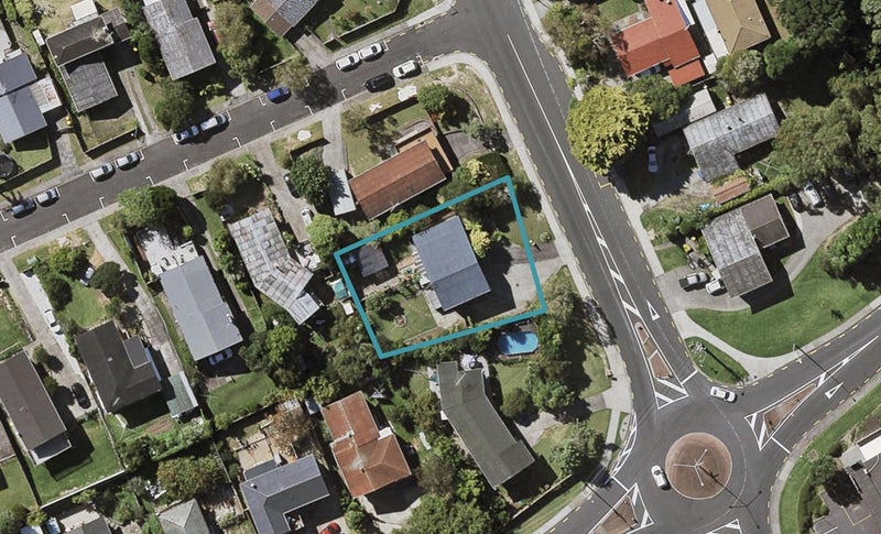 4 Totaravale Drive, Totara Vale, Auckland - Carousel 1