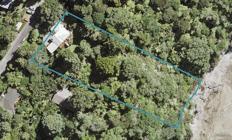 42 Kauri Point Road, Laingholm, Auckland - Carousel 1
