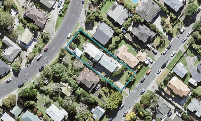 2/949 Beach Road, Torbay, Auckland - Carousel 1