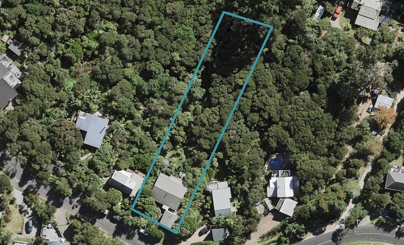 83 Queens DR, Oneroa, Waiheke  - Carousel 1