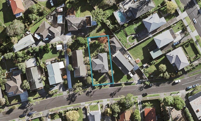 5 Dallas Place, New Windsor, Auckland - Carousel 1