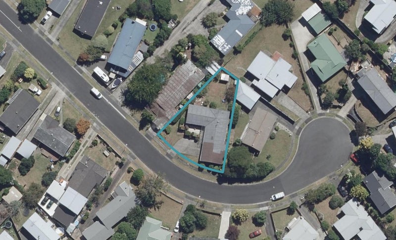13 Ridgeway Place, Glenview, Hamilton - Carousel 1