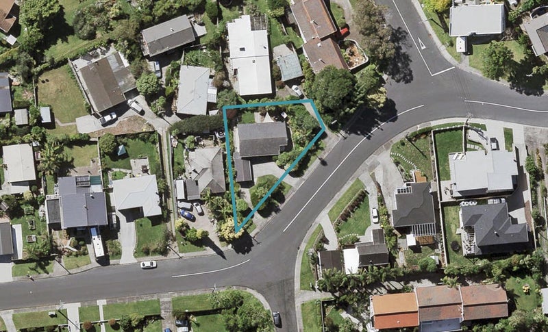 19 Marsh Avenue, Forrest Hill, Auckland - Carousel 1