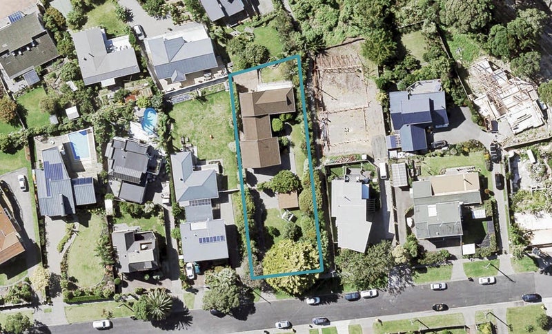 32 Beechwood Road, Rothesay Bay, Auckland - Carousel 1