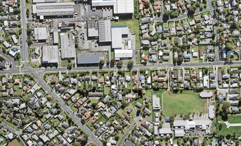 57 Wharf Road, Te Atatu Peninsula, Auckland - Carousel 1