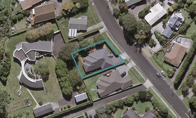 92 Queens Road, Glen Avon, New Plymouth - Carousel 1