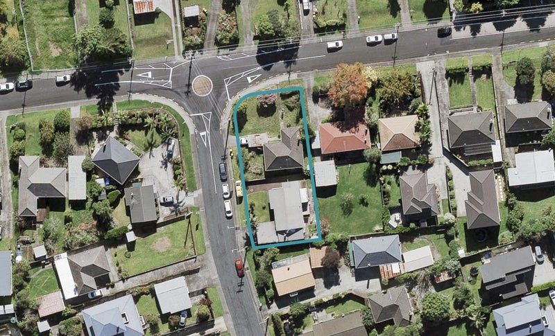 2/18 Toru Street, Te Atatu Peninsula, Auckland - Carousel 1