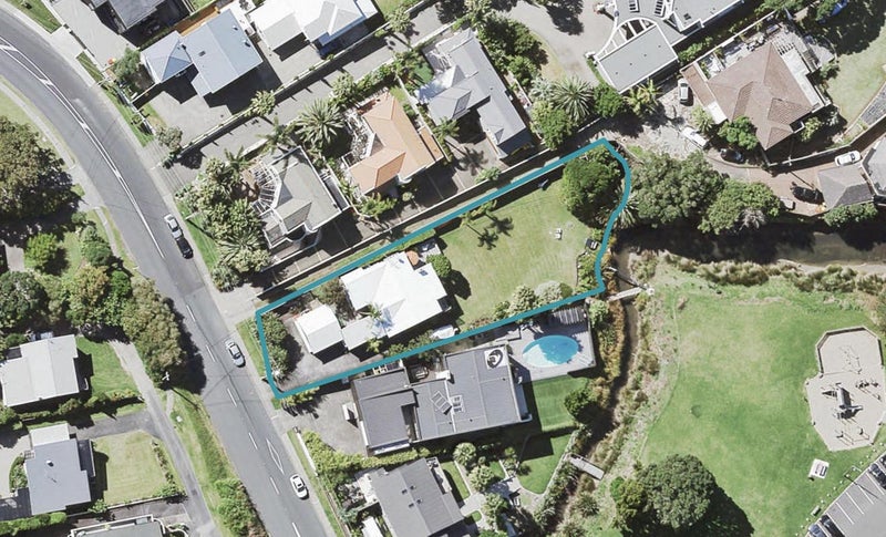 305 Beach Road, Campbells Bay, Auckland - Carousel 1