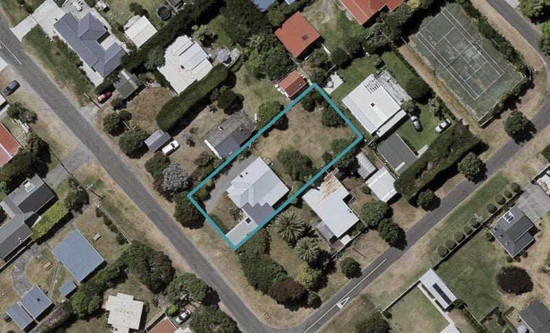 7 Hemara Street, Waikanae Beach, Waikanae - Carousel 1