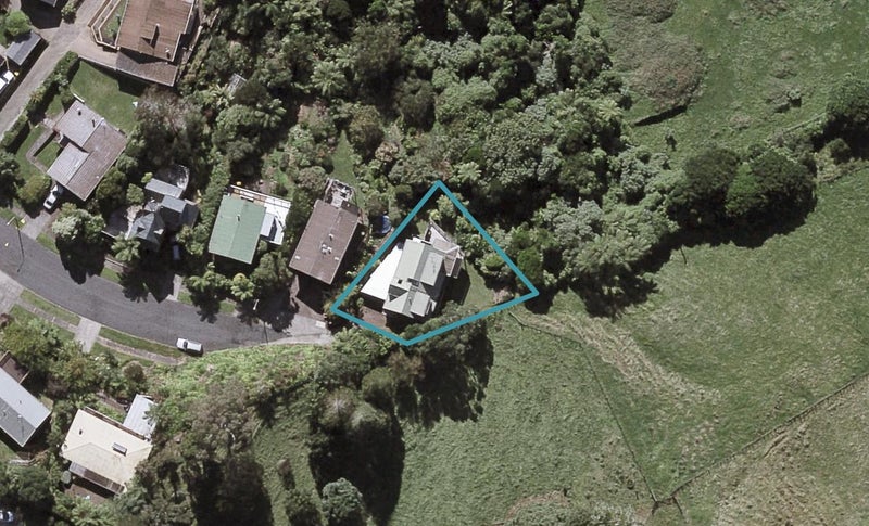 15 Lindaver Grove, Merrilands, New Plymouth - Carousel 1
