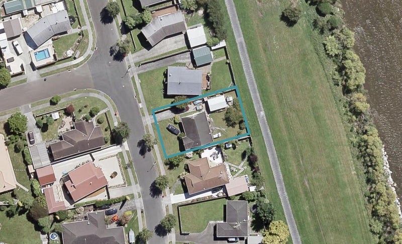 16 Delaware Grove, Totara Park, Upper Hutt - Carousel 1