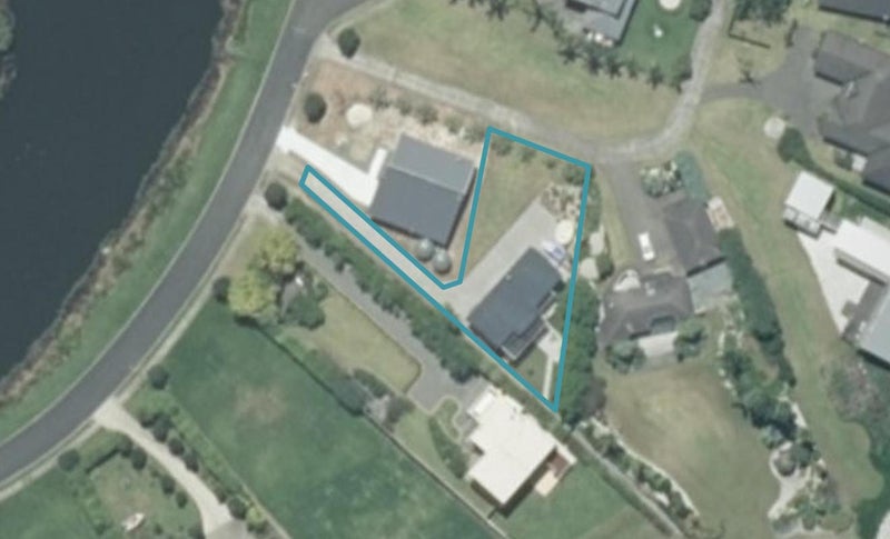 12 Rua One Place, WHAKATIWAI, MIRANDA - Carousel 1