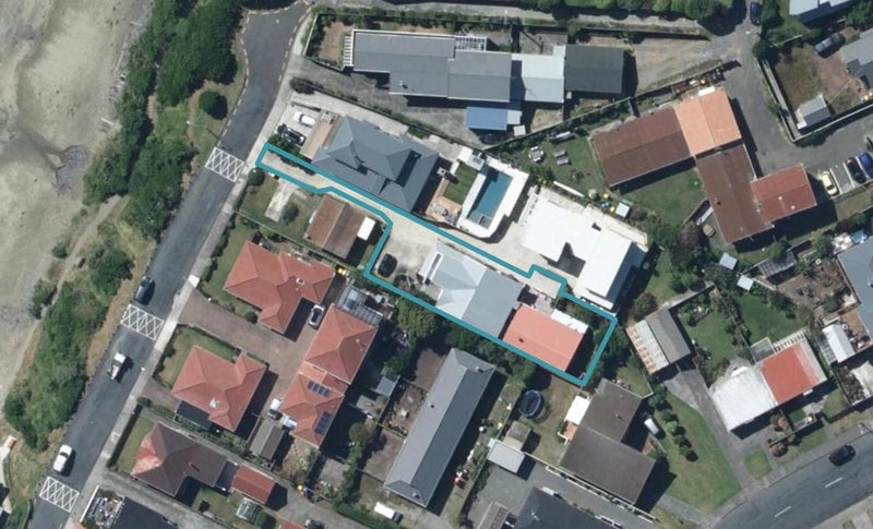 6 Beach Road, Titahi Bay, Porirua - Carousel 1