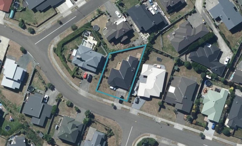 10 Aspiring Terrace, Aotea, Porirua - Carousel 1
