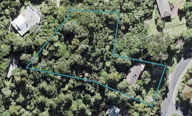 5 Bush Road, Waiatarua, Auckland - Carousel 1