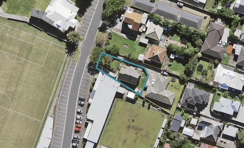 64 Kiwitea Street, Sandringham, Auckland - Carousel 1