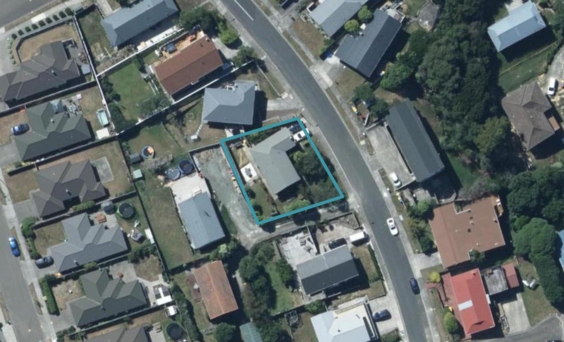8 Thimble Lane, Whitby, Porirua - Carousel 1