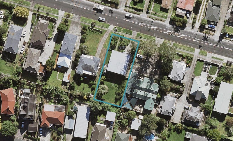 20 Raleigh Road, Northcote, Auckland - Carousel 1