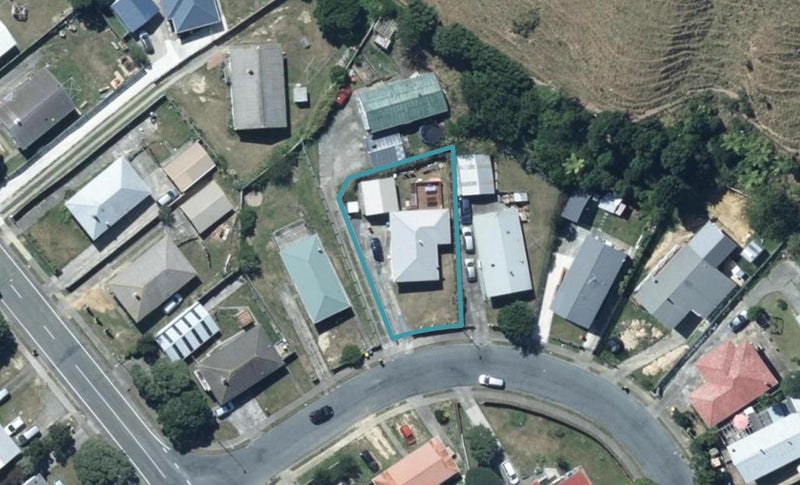 126 Arahura Crescent, Waitangirua, Porirua - Carousel 1