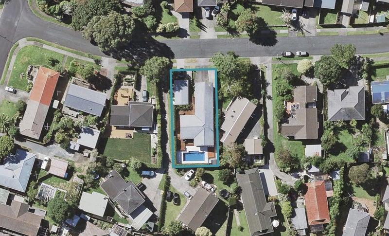 11 La Perouse Street, Botany Downs, Auckland - Carousel 1