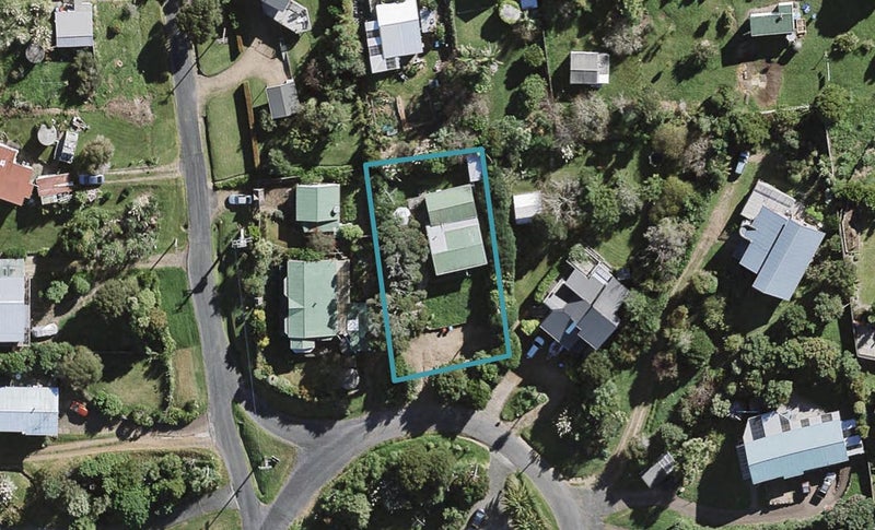 1 Fisher Street, Surfdale, Waiheke Island - Carousel 1