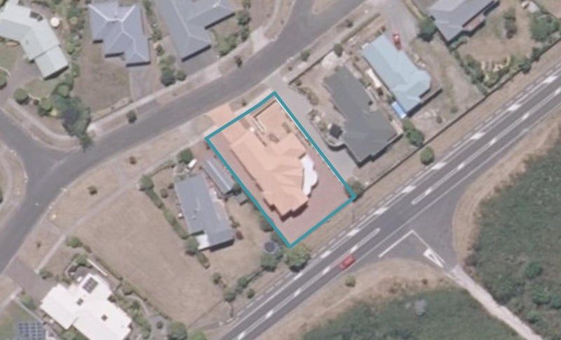 32 Kinder Street, Acacia Bay, Taupo - Carousel 1
