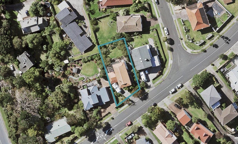 162 Oaktree Avenue, Browns Bay, Auckland - Carousel 1