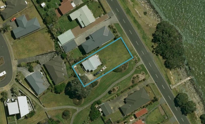 211 One Tree Point Road, One Tree Point - Carousel 1