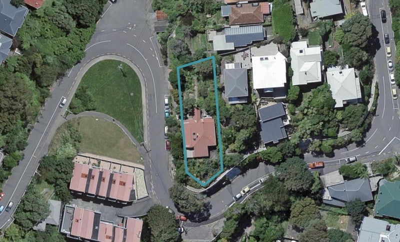 96 Kelburn Parade, Kelburn, Wellington - Carousel 1