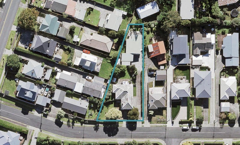 1/2 Maui Street, New Lynn, Auckland - Carousel 1