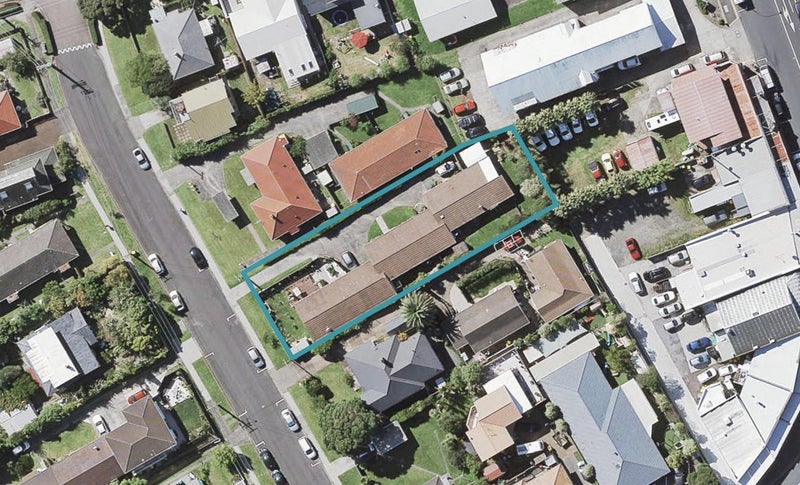2/4 Moana Avenue, Belmont, Auckland - Carousel 1