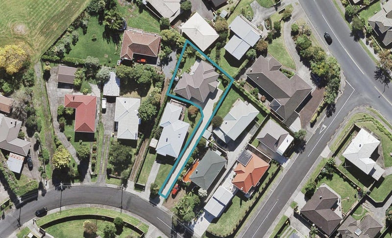 11A Chilcott Road, Henderson, Auckland - Carousel 1