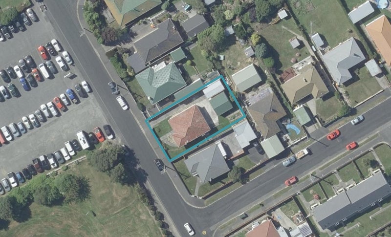 25 Isadore Road, Saint Clair, Dunedin - Carousel 1