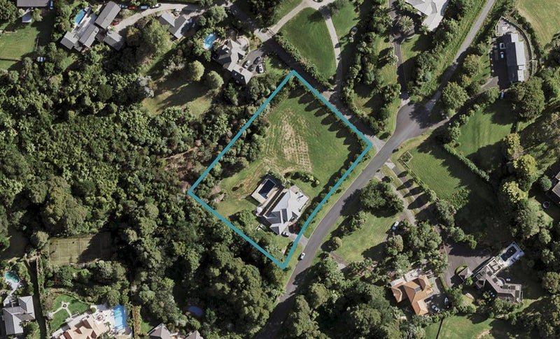 10 Tiffany Close, Totara Park, Auckland - Carousel 1