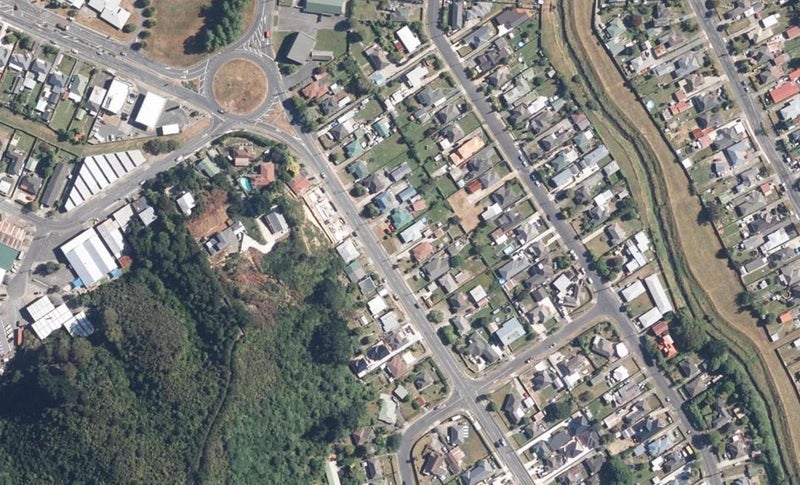 17 Main Road, Wainuiomata, Lower Hutt - Carousel 1