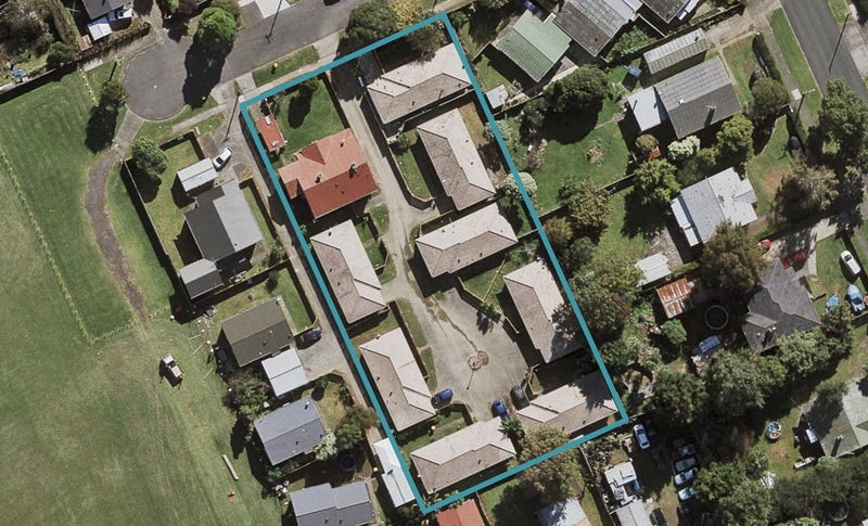 8/3 Chaplin Street, Mangere East, Auckland - Carousel 1